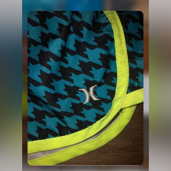 Under armor athletic shorts size small - Picture 3 of 4